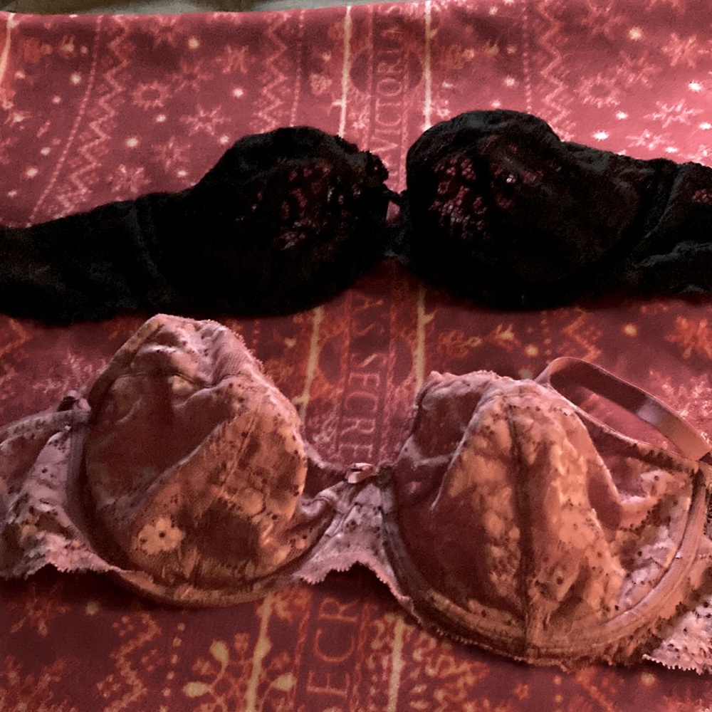 2 Victoria Secret bra’s. One pink and one black worn a few times, size 36DD